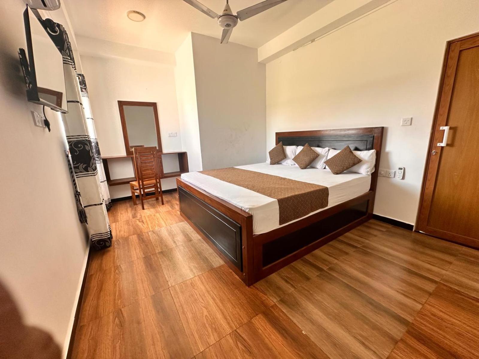 Holiday Villa 亭可马里 外观 照片